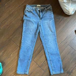 Women hammer jeans